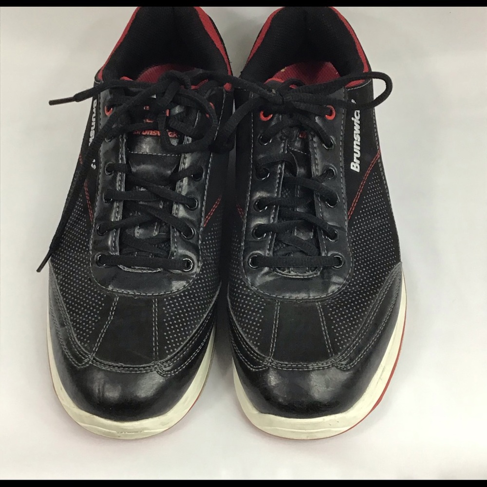 Brunswick men’s bowling shoes black and red
